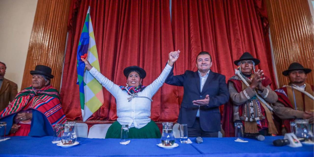 Rosa Huanca y Jhonny Fernández, el binomio de la alianza Fuerza del Pueblo (FP). Foto: Facebook Jhonny Fernández