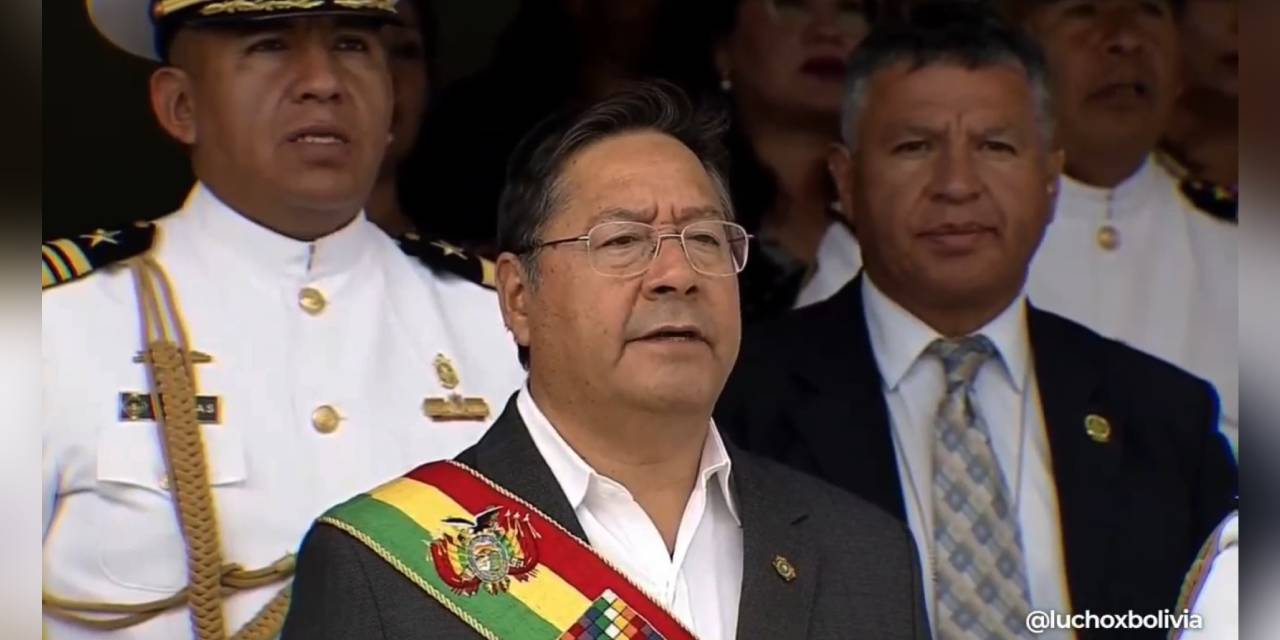 El presidente Luis Arce en el acto por el 52 aniversario de la Escuela Naval Militar "Eduardo Avaroa Hidalgo", en Cochabamba.