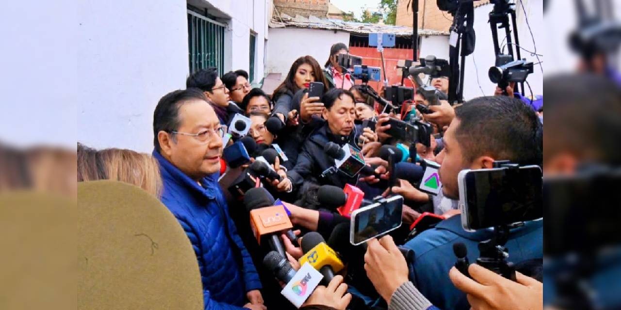 El presidente Luis Arce luego de emitir su voto en el primer balotaje de Bolivia. Foto: Facebook Lucho Arce El presidente Luis Arce luego de emitir su voto en el primer balotaje de Bolivia. Foto: Facebook Lucho Arce