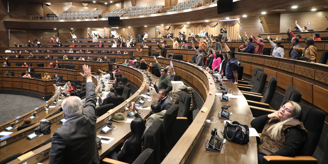 La décima primera sesión en la Asamblea Legislativa.