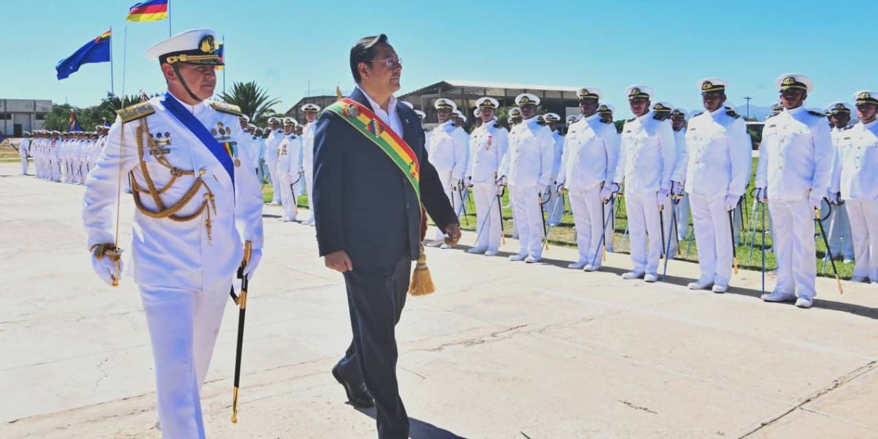 El presidente Arce participa en el acto desarrollado por el aniversario de la Armada Boliviana/ABI