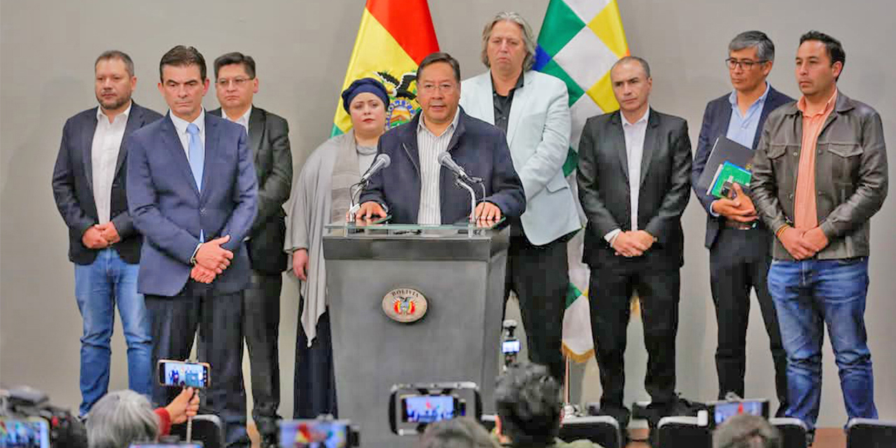 El presidente Arce (centro) en conferencia con Paz Pereira el 26 de agosto. | Foto: Presidencia Prada aclara que Luis Arce coordinará con Paz sobre su presencia en la posesión presidencial