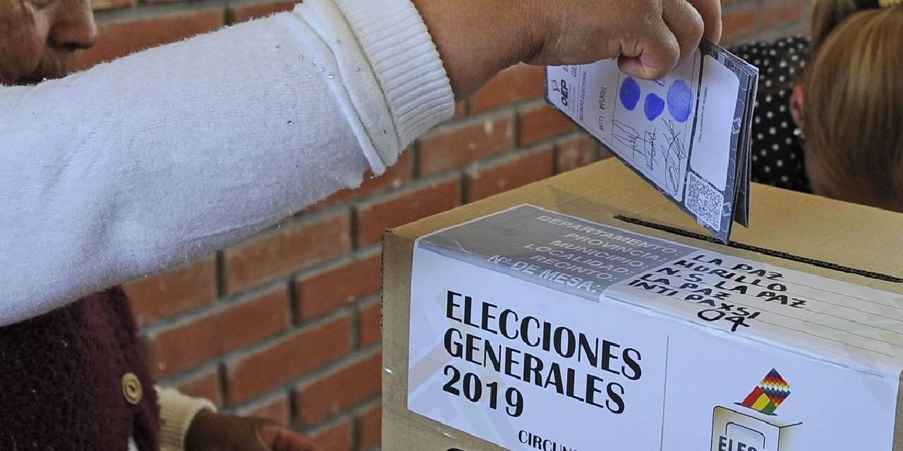 Votacón en La Paz. Foto TSE Votacón en La Paz. Foto TSE
