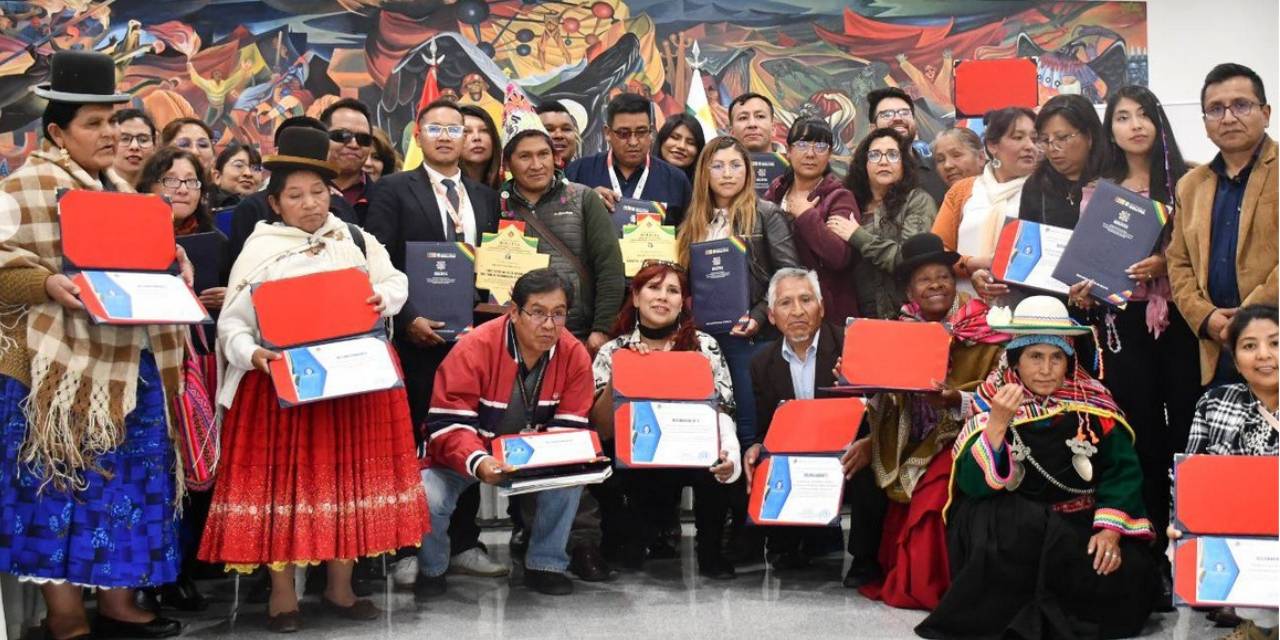 Reconocimiento a organizaciones e instituciones por el Comité Nacional ayer.