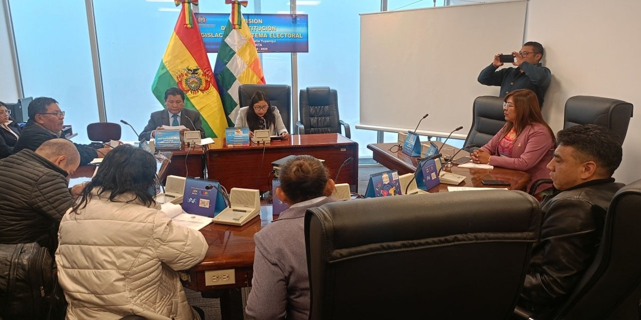Comisión de Constitución convocará a vocales del TSE para que expliquen el proyecto de ley sobre las elecciones subnacionales