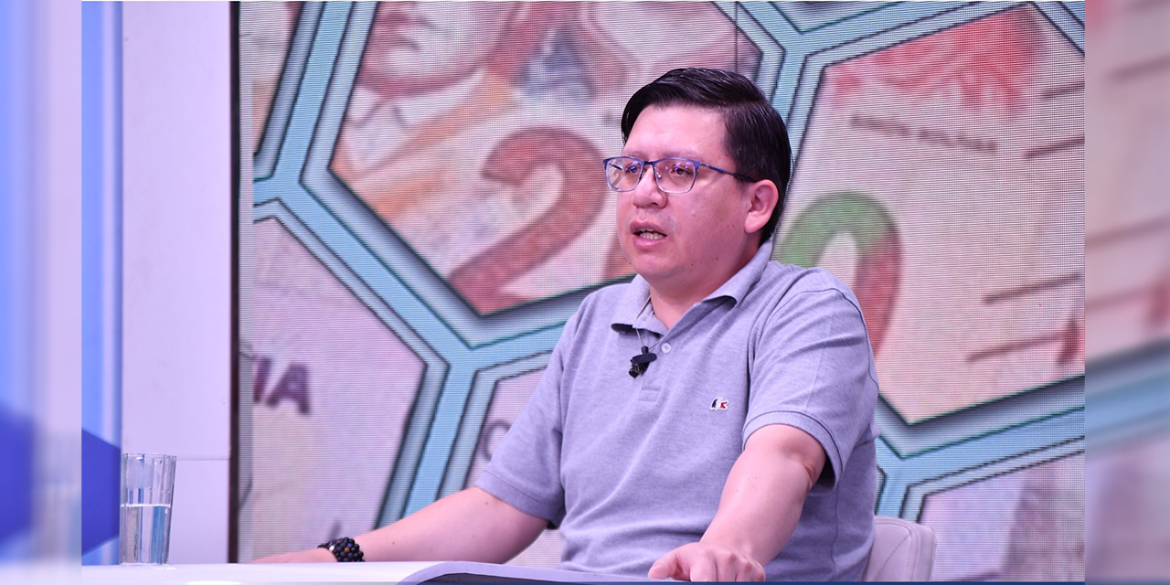 Gobierno pide a los bolivianos vigilar que Rodrigo Paz “no ponga en venta el país”