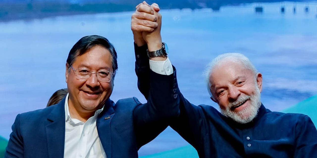 Los presidentes de Bolivia, Luis Arce, y de Brasil, Luiz Inácio Lula da Silva, durante su encuentro en Porto Velho, Brasil, el 8 de agosto. Foto. Archivo