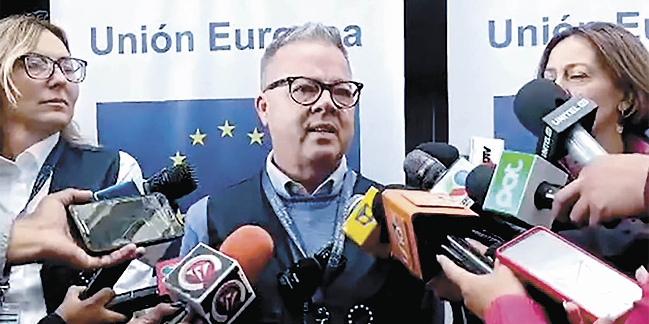 Alexander Gray, jefe adjunto de la misión de observación de la Unión Europea.