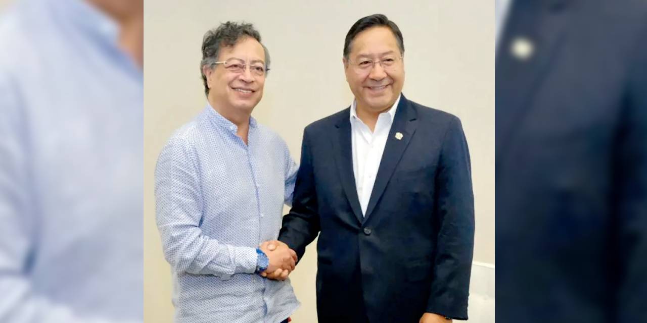 Los presidentes de Bolivia, Luis Arce (der.), y de Colombia, Gustavo Petro.