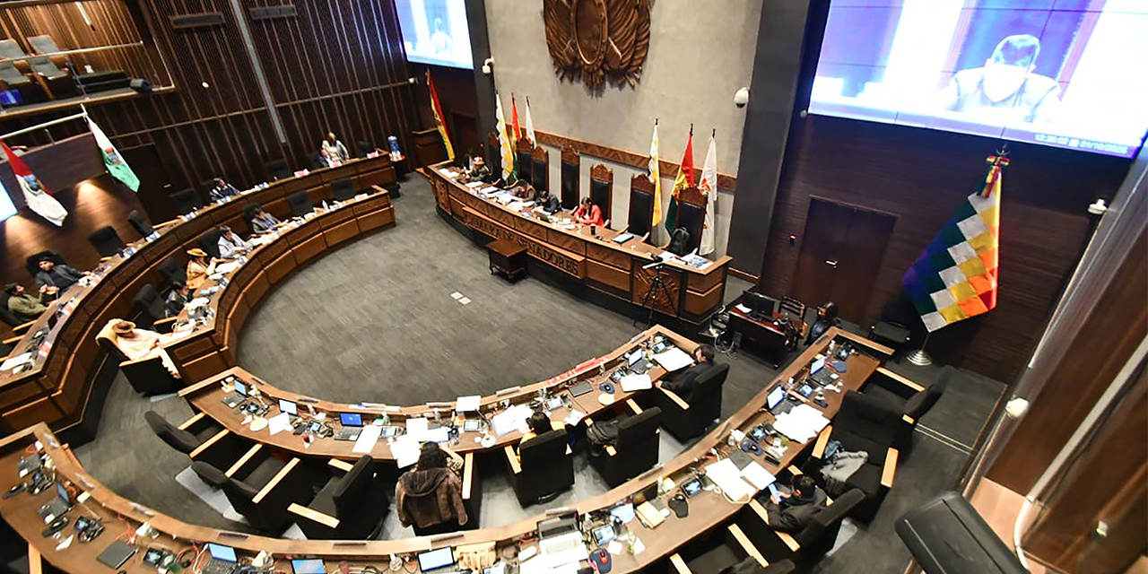 Amenazan con denuncia penal por frecuentes licencias en el Senado