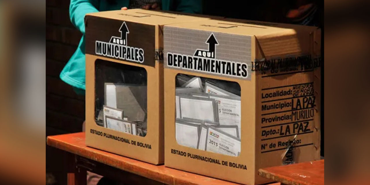 Urnas de votación para las elecciones subnacionales de 2015. Urnas de votación para las elecciones subnacionales de 2015.