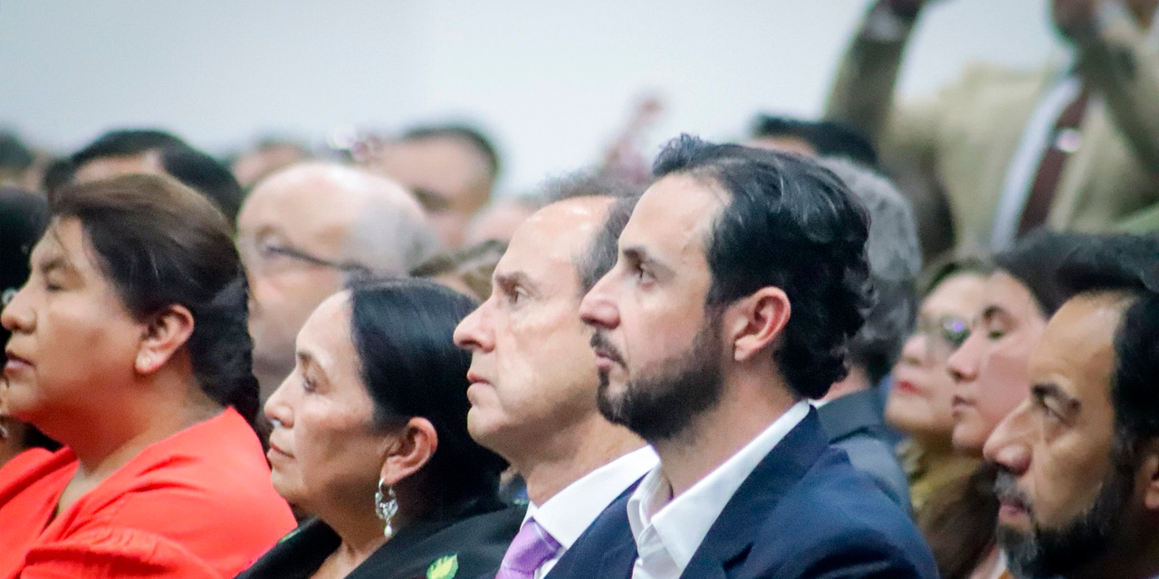 Tomasa Yarhui, designada jefa de bancada de Libre en el Senado, Jorge Quiroga y Juan Pablo Velasco. Foto: Facebook Juan Pablo Velasco