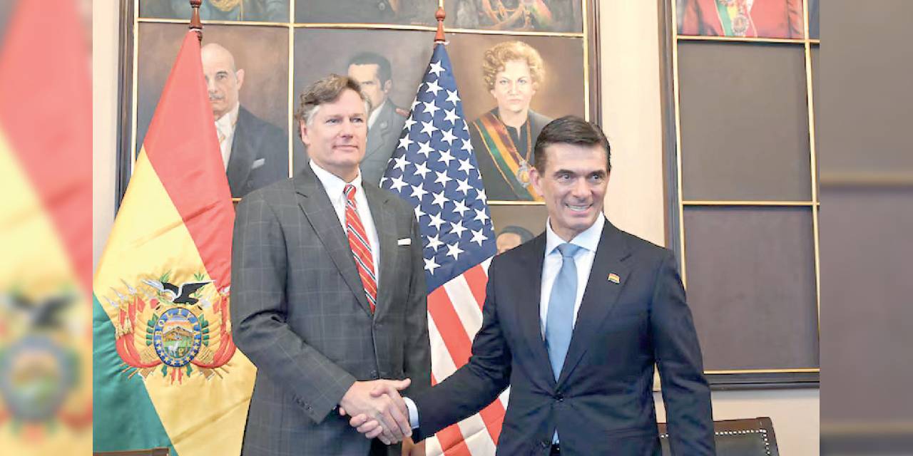 El presidente Rodrigo Paz y el subsecretario de Estado de Estados Unidos, Christopher Landau.