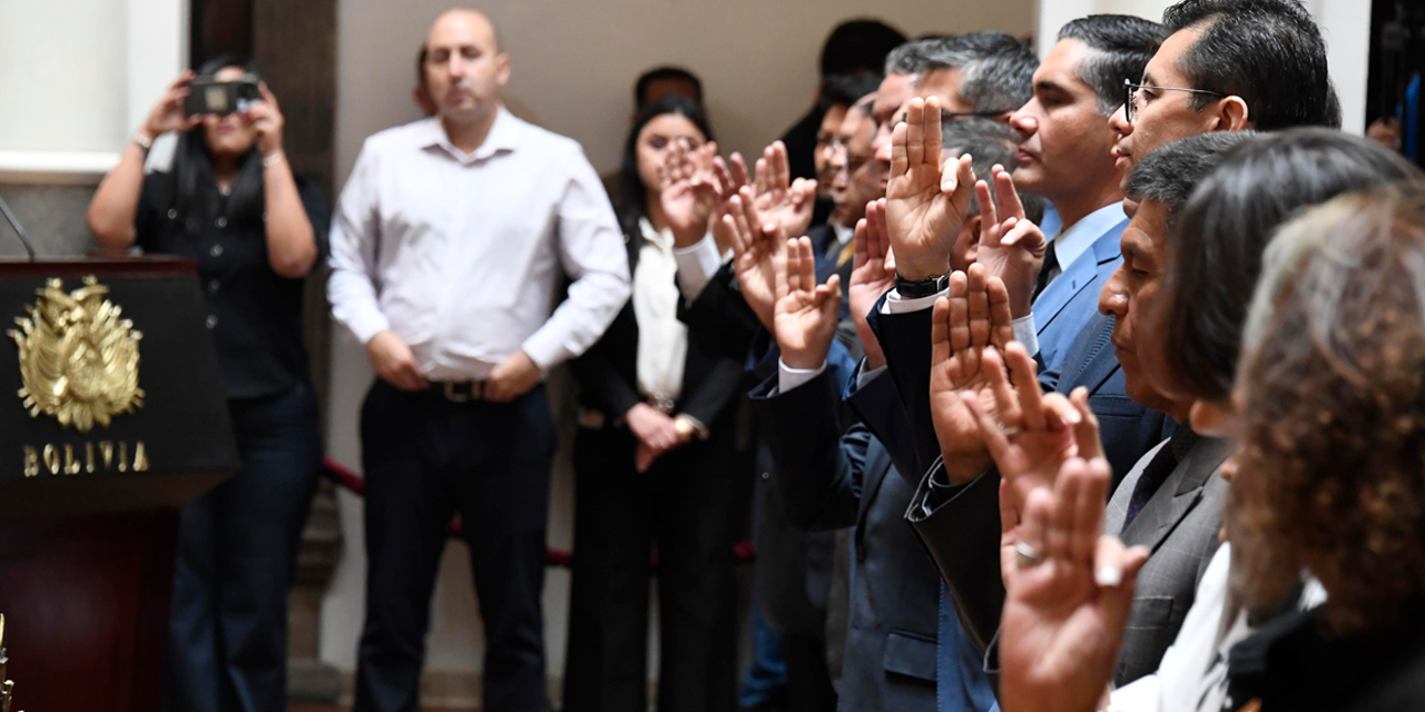 Juramento del nuevo Gabinete Ministerial. Foto: Josué Cortez.