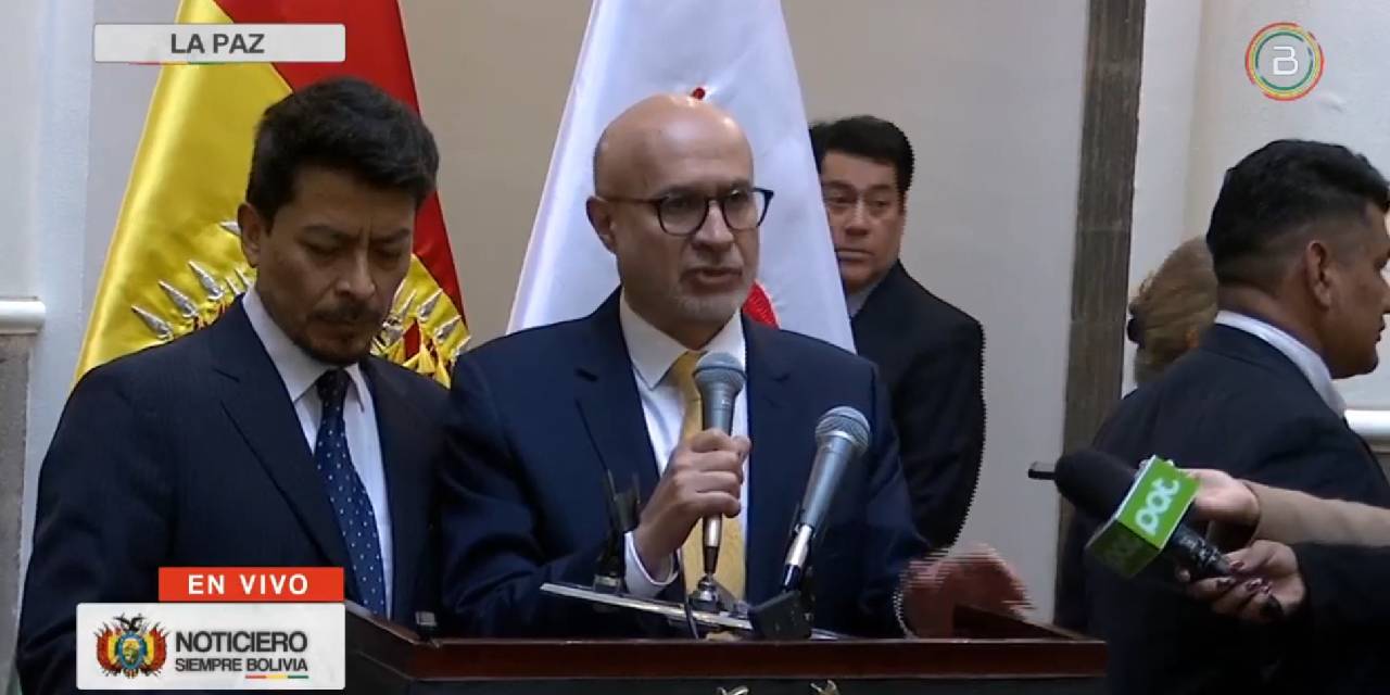 El ministro de Relaciones Exteriores, Fernando Aramayo, y su colega de la Presidencia, José Luis Lupo.