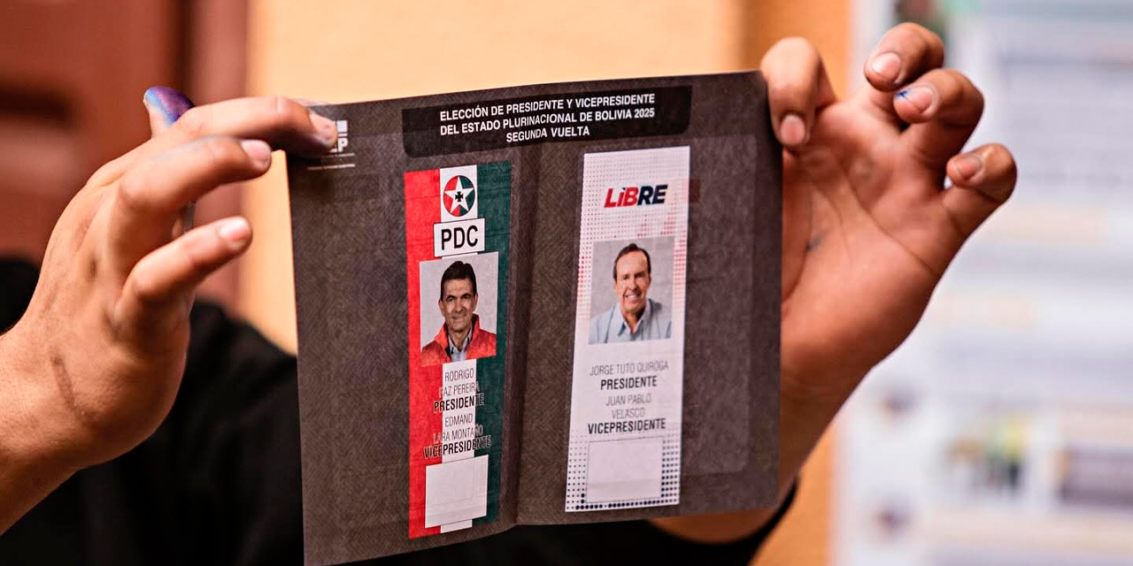 La papeleta del primer balotaje presidencial de Bolivia, realizado el 19 de octubre. Foto: Facebook Rodrigo Paz