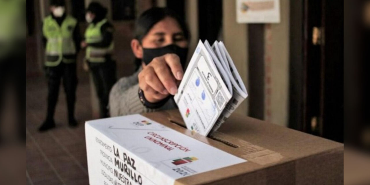 Por primera vez, los bolivianos fueron dos veces a las urnas: el 17 de agosto y el 19 de oc-tubre.
