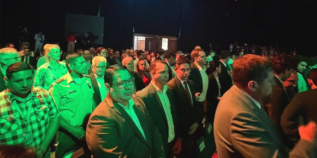 El fiscal general del Estado, Roger Mariaca, estuvo en el encuentro empresarial.