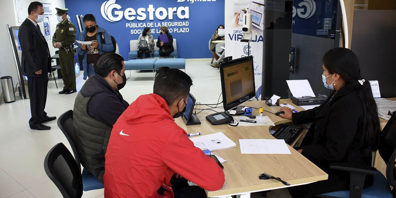 Los servicios de pensiones se fortalecieron con la administración estatal. 