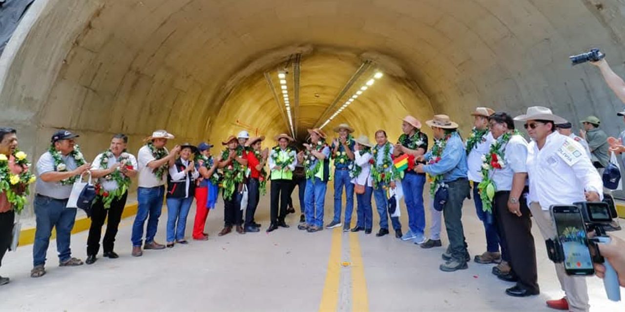 Gobierno une el oriente y occidente con la inauguración del túnel de Incahuasi