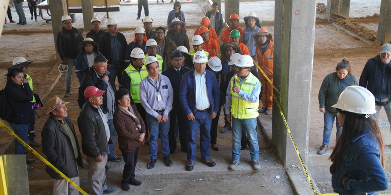 Presidente supervisa avance de obra del Hospital Isaías en Oruro