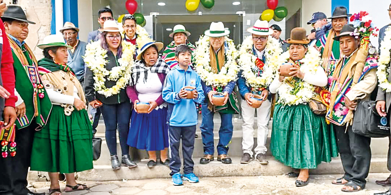 Lucho entrega obras por más de Bs 20 millones para los pobladores de Santuario de Quillacas y Santiago de Huari