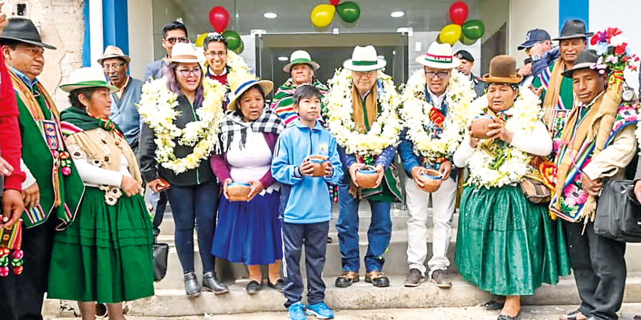 Lucho entrega obras por más de Bs 20 millones para los pobladores de dos municipios de Oruro