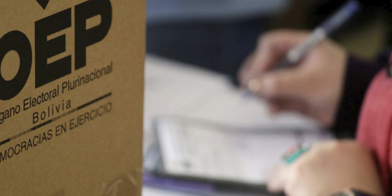 Un ánfora de votación.