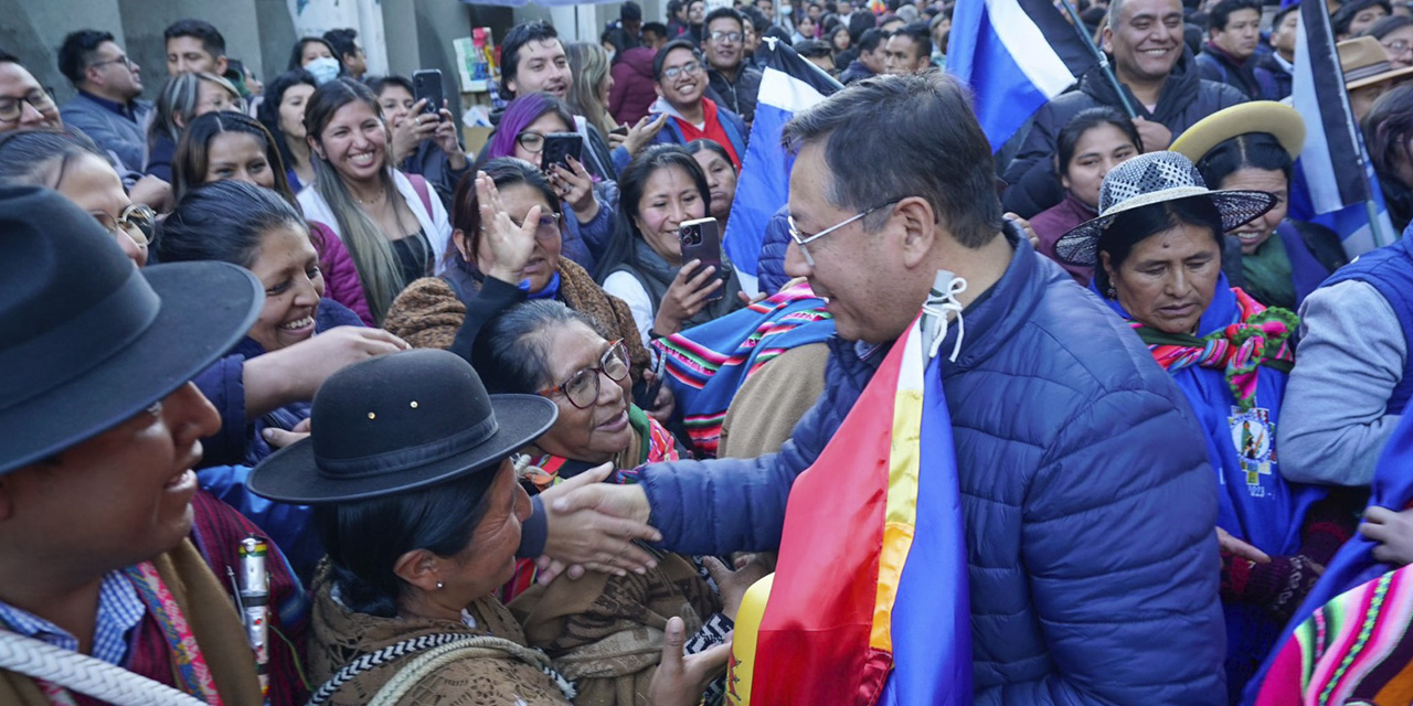 El presidente Luis Arce a su llegada al Coliseo Cerrado Julio Borelli Viterito, el viernes.
