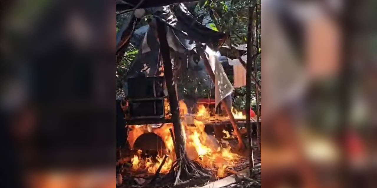 Momento de la quema de la fábrica de cocaína en el Chapare. 
