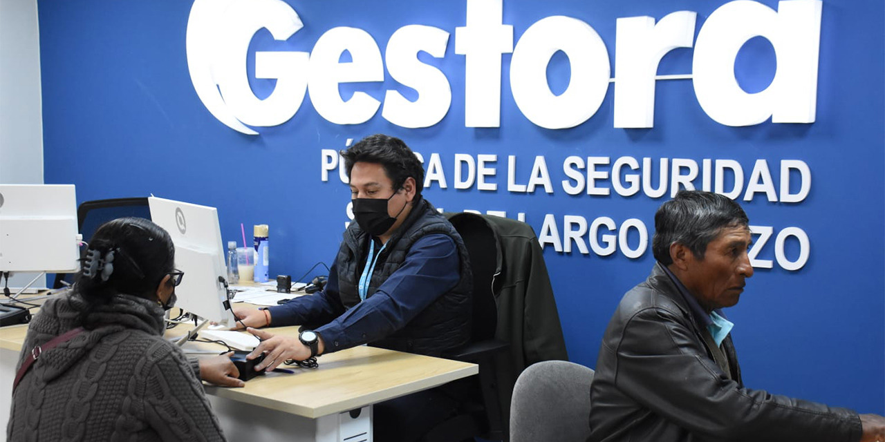 La atención a la población en oficinas de la Gestora.