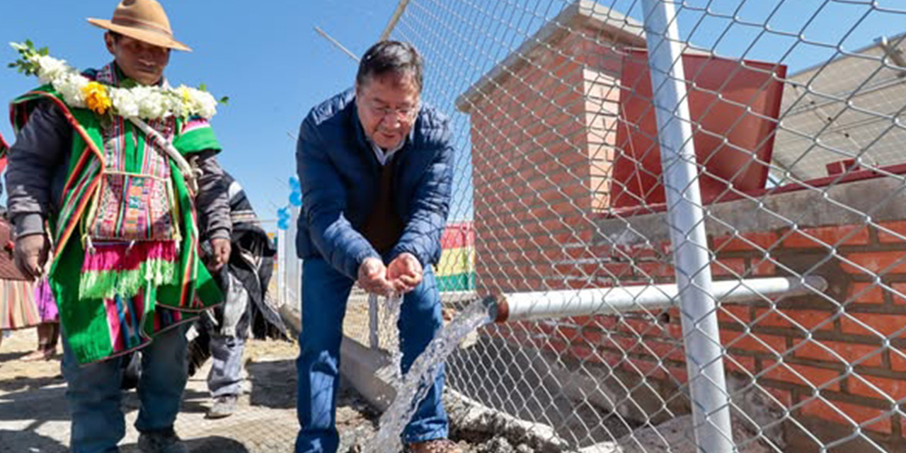 El presidente Luis Arce en la entrega del Sistema de Agua Subterránea de Ulla Ulla, La Paz.