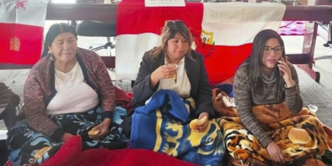 La vigilia instalada por diputados opositores afines a Evo Morales y de Comunidad Ciudadana. 