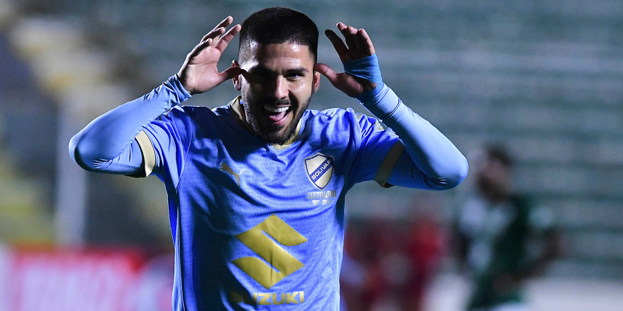 Carlos Melgar festeja sus goles y la goleada de Bolívar.