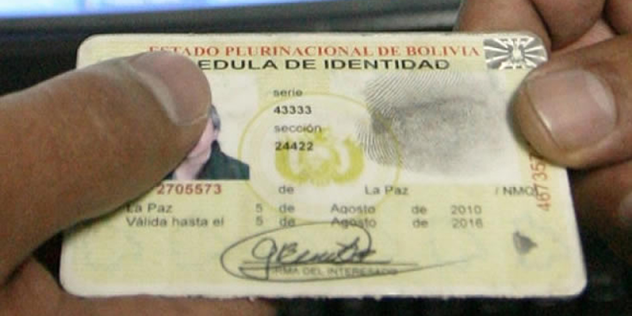 La cédula de identidad es el único documento válido para votar. Foto: Archivo