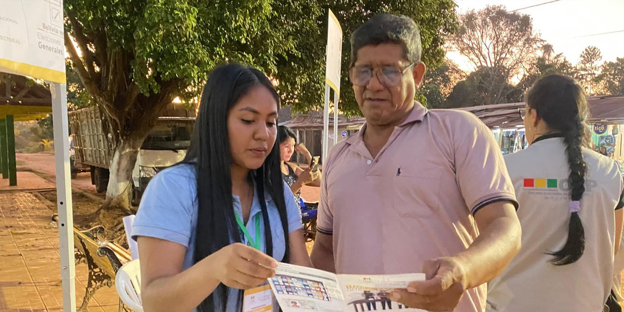 Funcionarios del TED de Pando explican los alcances de las elecciones generales del 17 de agosto. Foto: TED de Pando ‎