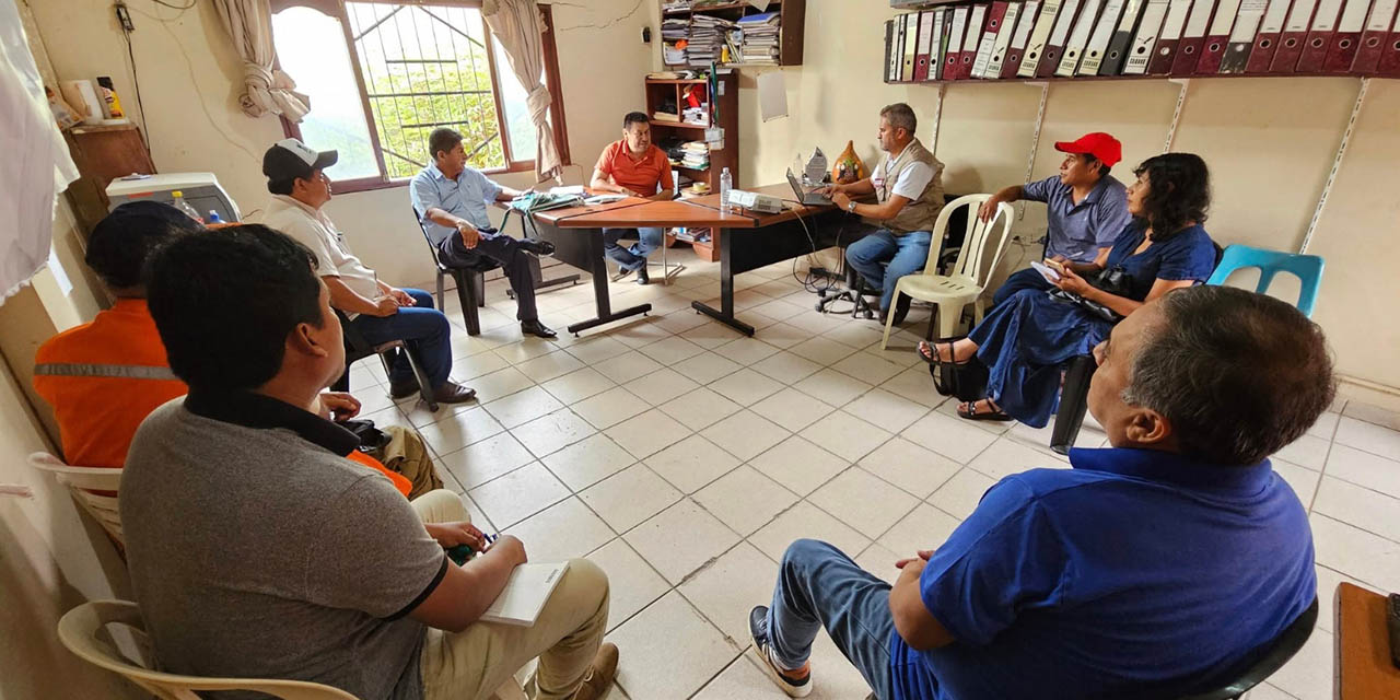 Reunión entre instituciones del Estado para coordinar los desastres naturales.