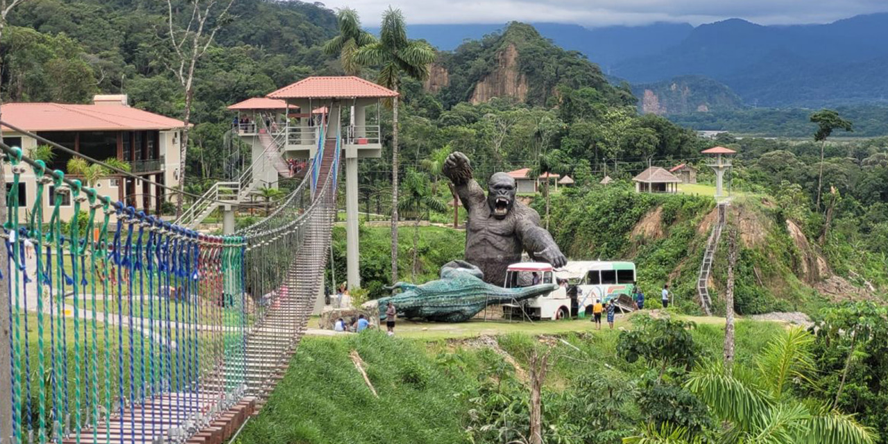 El Yura Aventura, el Jurasik Avatar, La Hormiga, La Jungla, Las Pozas del Jochi, El Din Kong Resort Park y la Cascada del Amor son algunos de los atractivos turísticos del trópico de Cochabamba.