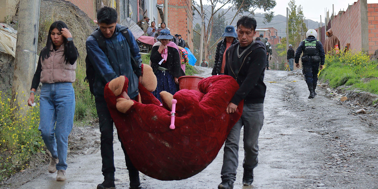 Las familias de Codavisa huyeron del deslizamiento y de las lluvias