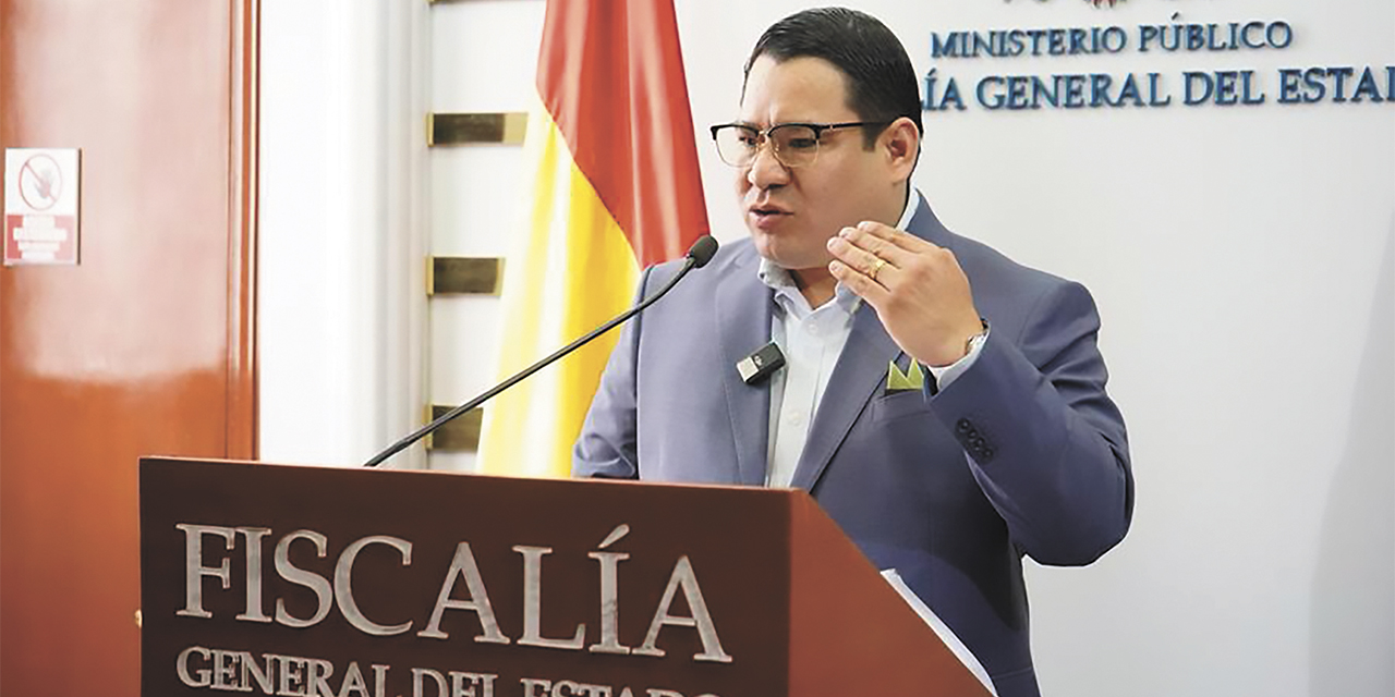 Fiscal general del Estado, Roger Mariaca.