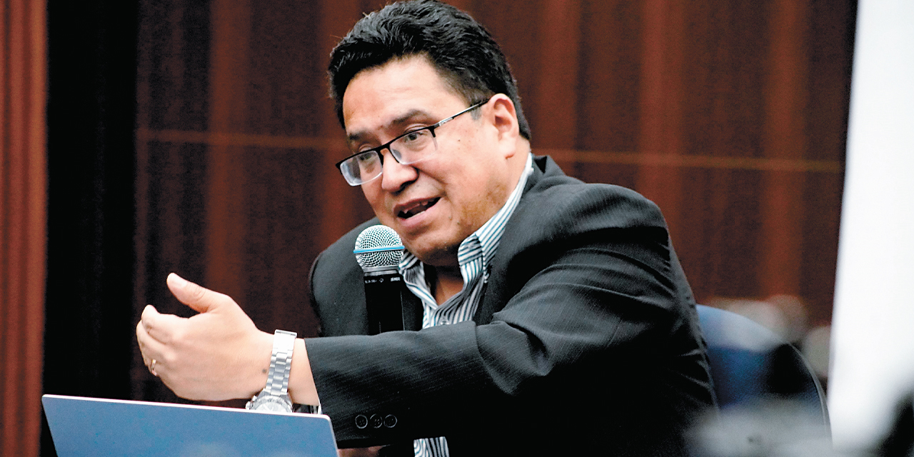 El ministro de Justicia, César Siles.