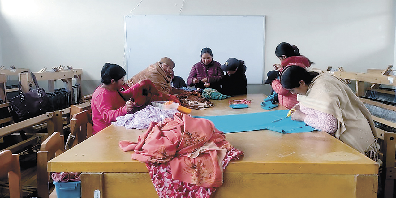 Más de 40 mujeres en el curso de capacitación.