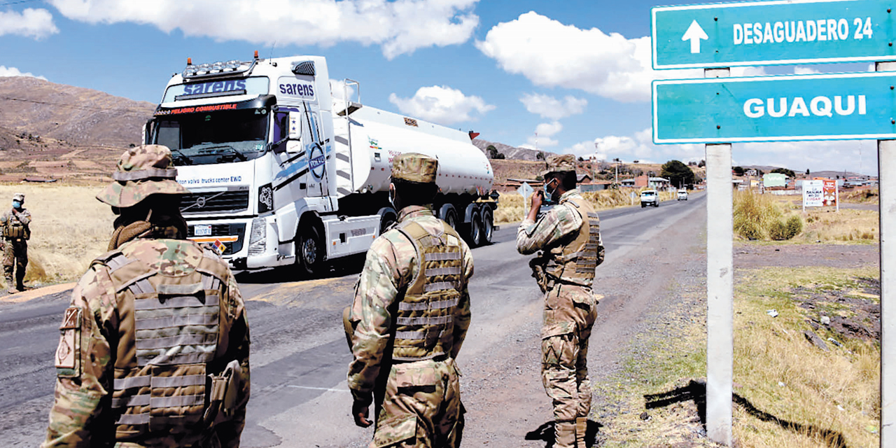 Militares en un control fronterizo.
