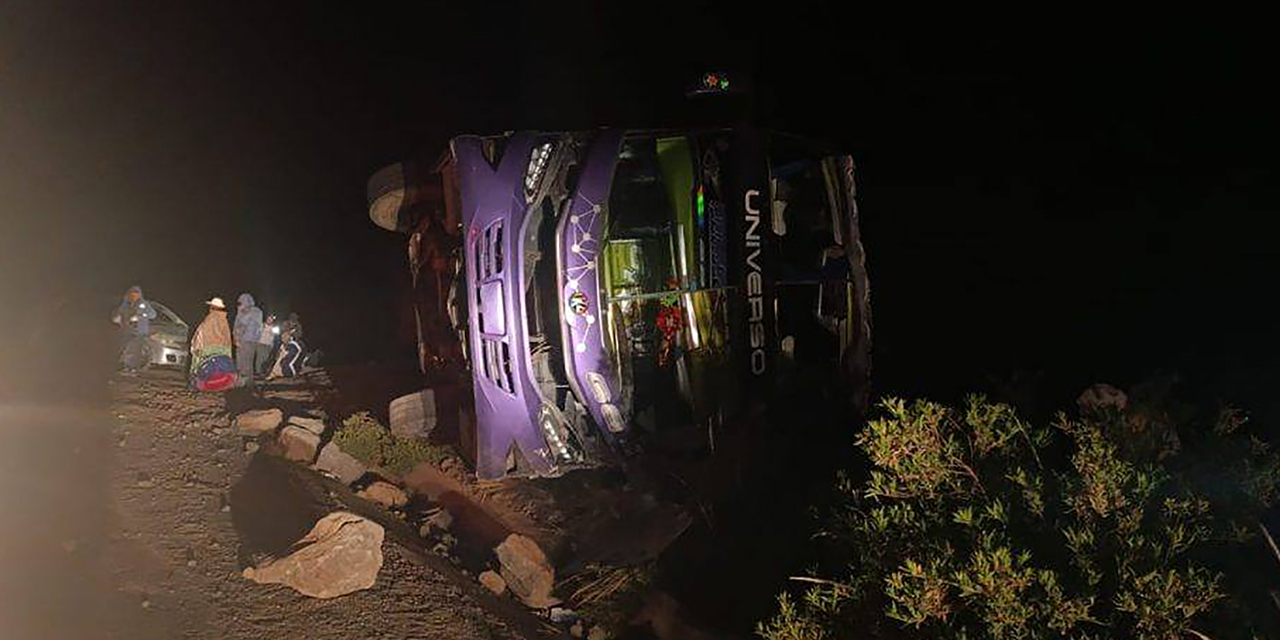 La medida del evismo produce un accidente fatal con tres muertos y 15 heridos por vuelco de un bus