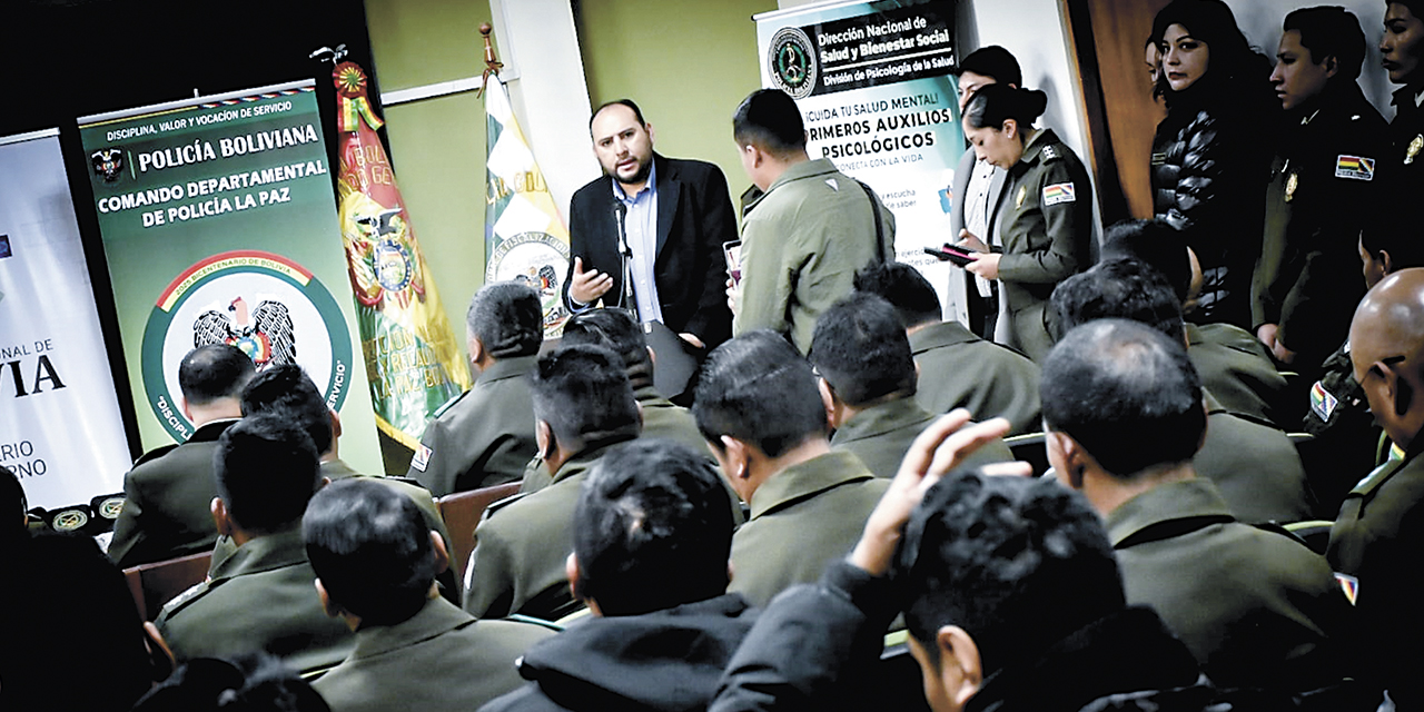 El Ministro de Gobierno inauguró el taller de Primeros Auxilios Psicológicos.