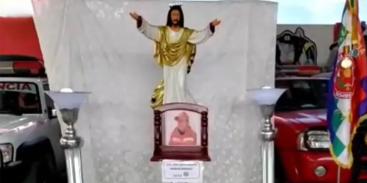 Instalan capilla ardiente en Bomberos 