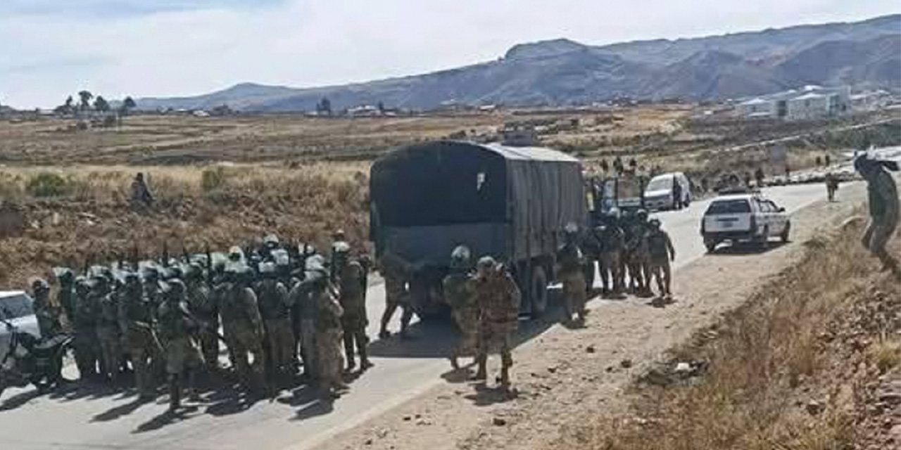 Militares llegan a Llallagua para repeler los saqueos y ataques