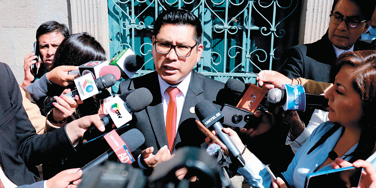 El procurador general del Estado, Ricardo Condori, en declaraciones a la prensa.