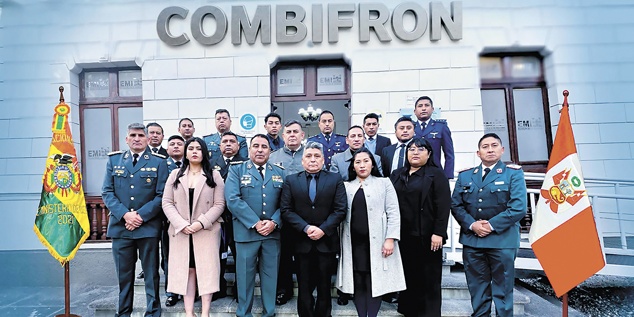 Fotografía oficial de la XII Reunión de la Comisión Binacional Fronteriza Combifron. 
