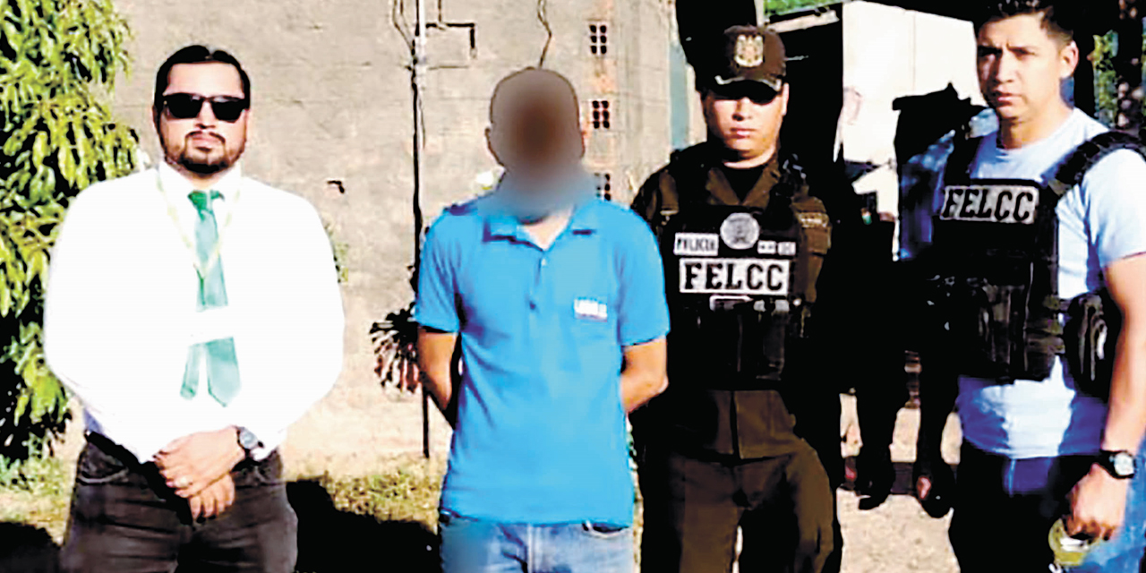Efectivos policiales y fiscales aprehendieron a Eduardo E., investigado por pornografía y abuso sexual.